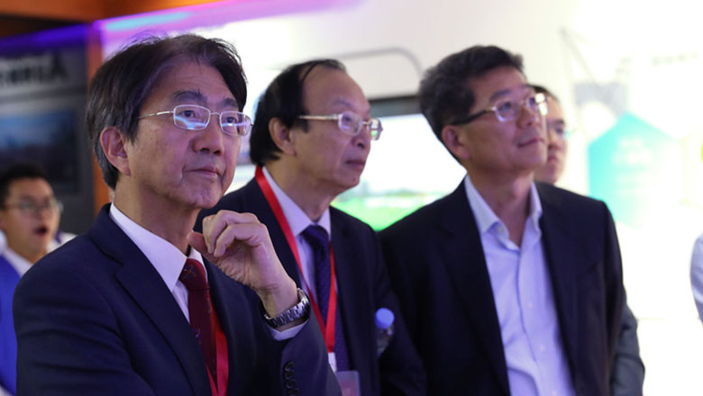 [新华网]院士企业行：两位院士到访WM视讯股份